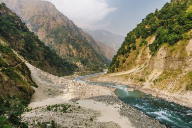 Sonbahar mevsiminde dağın manzarası, doğa güzelliği kavramı.  