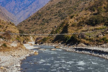 Sonbahar mevsiminde dağların manzarası, doğa güzelliği kavramı.  