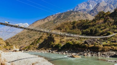 Sonbahar mevsiminde dağların manzarası, doğa güzelliği kavramı.  