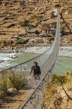 Nepal 'de asma köprü, seyahat konsepti