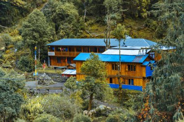 Tibet 'teki dağ köyü manzarası, seyahat kavramı 