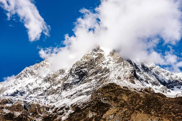 Panoramisch Uitzicht Bergen Met Besneeuwde Toppen Natuurschoonheidsconcept — Stockfoto