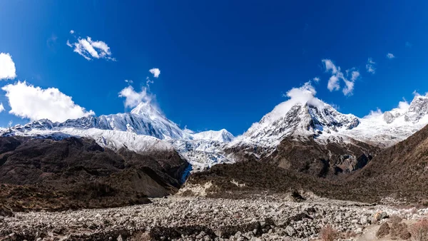 Vista Panorámica Las Montañas Con Picos Nevados Concepto Belleza Naturaleza — Foto de Stock