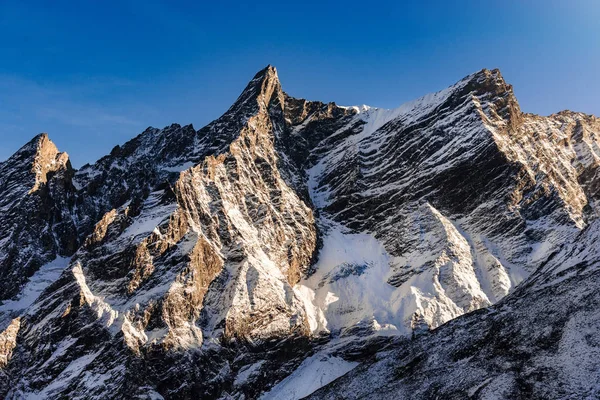 Śnieg Pokrył Góry Himalajów Słoneczny Dzień Nepalu Trek Obwodu Manaslu — Zdjęcie stockowe