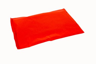 Beyaz arkaplanda izole edilmiş paketin kapatılması 