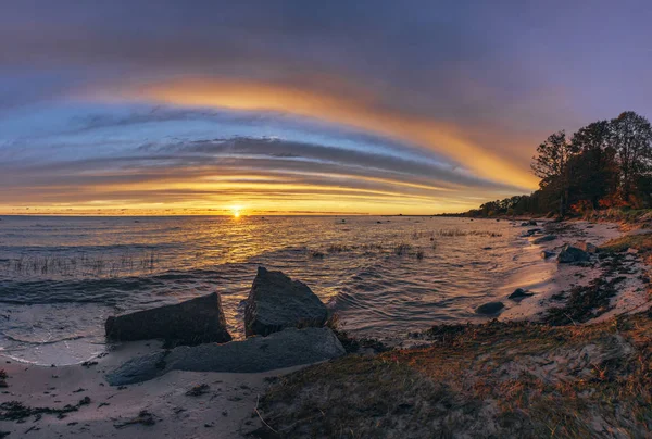 Nascer Sol Colorido Mar Báltico Rochoso Durante Outono — Fotografia de Stock