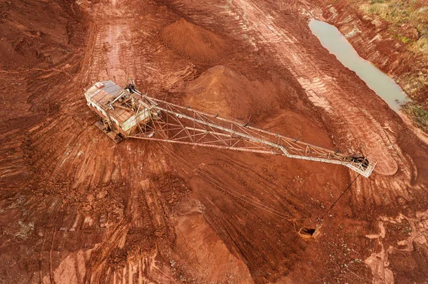 Luchtfoto Van Uitgedroogd Rood Kleivuil Met Scheuren Kleigroeve — Stockfoto