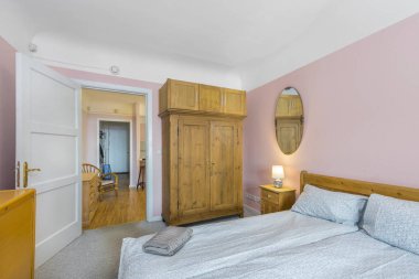 Modern bir otelin içinde.