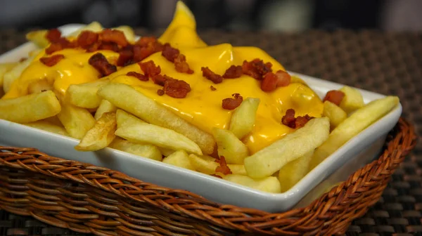 Crisp french fries with cheddar an bacon — Stock Photo, Image