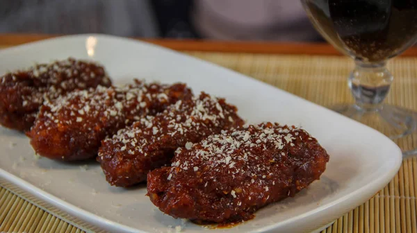 Buffalo wings greased in barbecue sauce — Stock Photo, Image