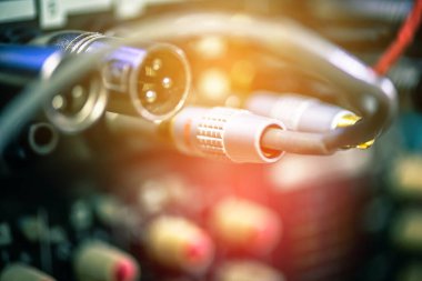 Ses sistemi kontrol panelinde ışık ve renk.