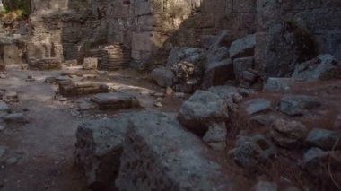 Antik şehir Phaselis 'in kalıntıları. Hindi. Kemer