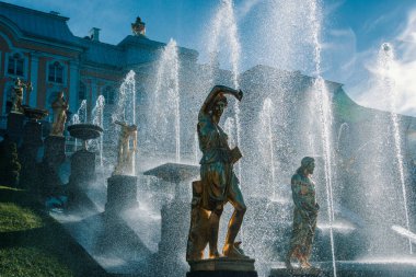 Peterhof. Büyük Saray. Çeşmeler. Park