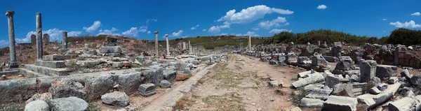 Antik mimari kemeri Perge Türkiye