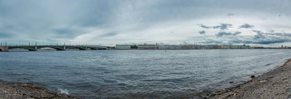 Neva Nehri. İyi günler. Panorama Şehri