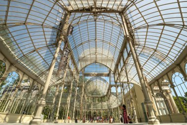 Etiro Park 'taki Kristal Saray, Madrid, İspanya.