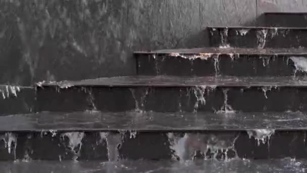Water flows down the stairs. Flooding in the city. Close-up of waterfall in a fountain. Uncontrolled water on the streets. — Stock Video