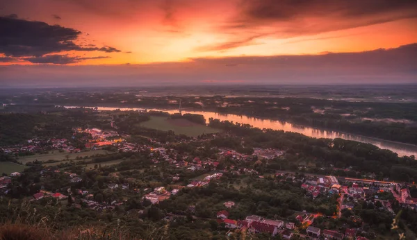 Vista Pequeña Ciudad Hainburg Der Donau Con Río Danubio Visto — Foto de Stock