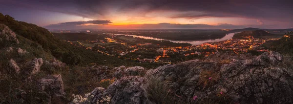 Vista Cidade Pequena Hainburg Der Donau Com Rio Danúbio Como — Fotografia de Stock