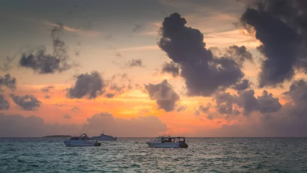 Boats Calm Sea Beautiful Colorful Sunset — Stock Photo, Image