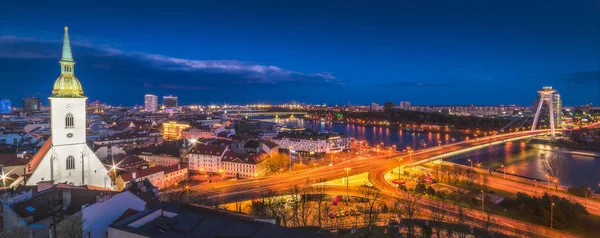 Stadsbilden Bratislava Slovakien Med Katedralen Martin Och Donau Med Bro — Stockfoto