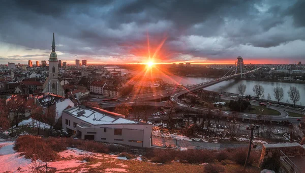 Міський пейзаж на світанку — стокове фото