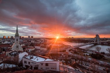 Gün doğumunda Bratislava Cityscape