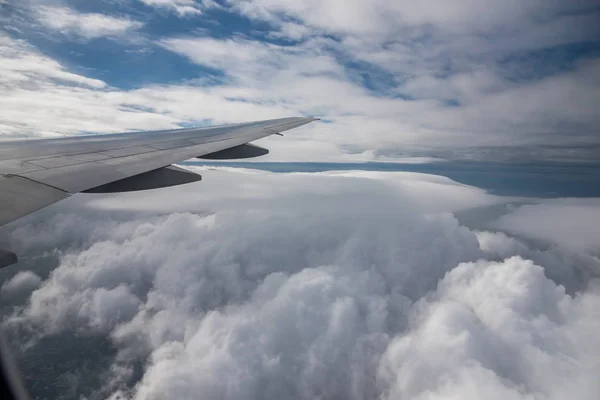 Luftaufnahme aus dem Flugzeug — Stockfoto