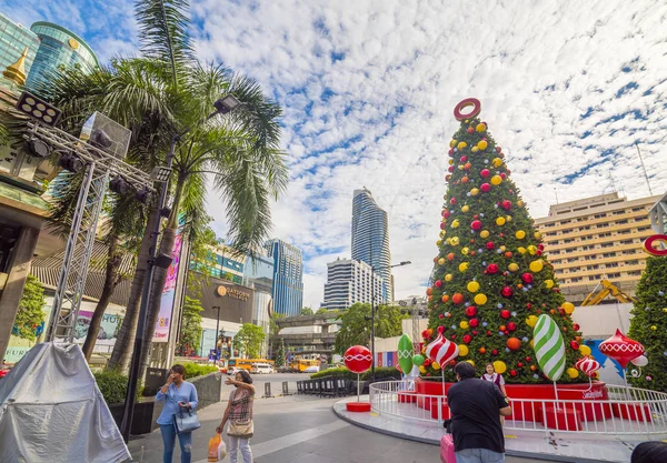 Sokaklarda Noel süsü