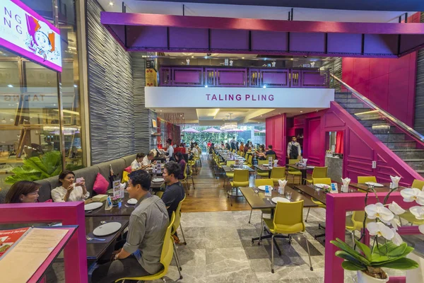 İnsanlar Eat ve Paragon Taling Pling Restaurant bir Dinlenme var