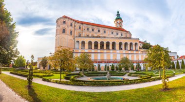 Bahçeli Mikulov Kalesi
