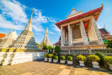 Bangkok, Tayland 'daki Wat Arun Tapınağı Binası' nın içinde Sunny Day