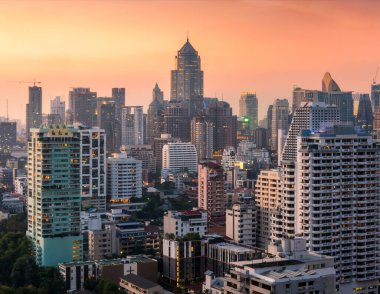 Bangkok 'taki Gökdelenler ve Modern Binalar, Günbatımında Tayland