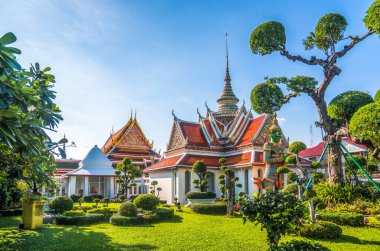 Wat Arun ya da Şafak Tapınağı, Tayland 'ın başkenti Bangkok' ta bulunan bir Budist tapınağıdır.