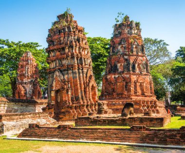 Ayutthaya ilinin Ayutthaya ilçesinde Ayutthaya Tarih Parkı 'nda Pagoda. Eski Tayland Başkenti 'nin mimarisi.
