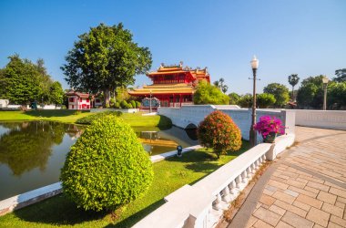 Bang Pa-In Kraliyet Sarayı 'ndaki Phra Thinang Wehart Chamrun ya da Tayland' ın Ayutthaya ilindeki Güzel Bahçeli Yaz Sarayı