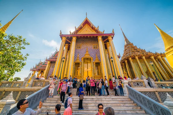 バンコク 2018年12月17日 2018年12月17日 タイ王国バンコクの王宮内にあるエメラルド仏またはワット カイュー寺院 — ストック写真