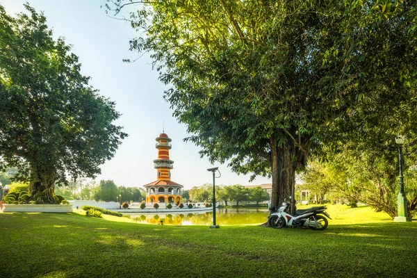 Withun Thasana Kulesi ya da Bang Pa-In Kraliyet Sarayı 'ndaki Sage Gözcüsü ya da Tayland' ın Ayutthaya Eyaleti 'ndeki Yaz Sarayı.