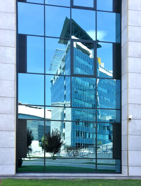 Reflexões Arquitetura Moderna Edifícios Negócios New Belgrade Sérvia — Fotografia de Stock