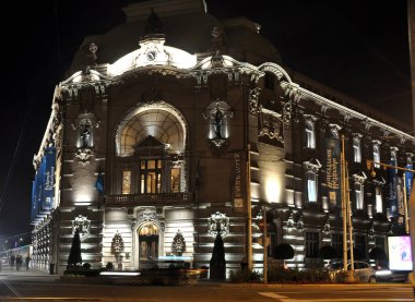 Belgrad Kooperatifi. Sırbistan 'ın Belgrad kentindeki Karadjordjeva caddesindeki Temsilci Binası Gece Görüşü.