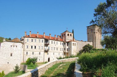 Yunan Kutsal Dağ Atletizmi (Hagion Oros) Dünya Mirası Listesi 'nde yer alıyor. Hilandar Manastırı, Athos Dağı 'ndaki Sırp Ortodoks manastırı..