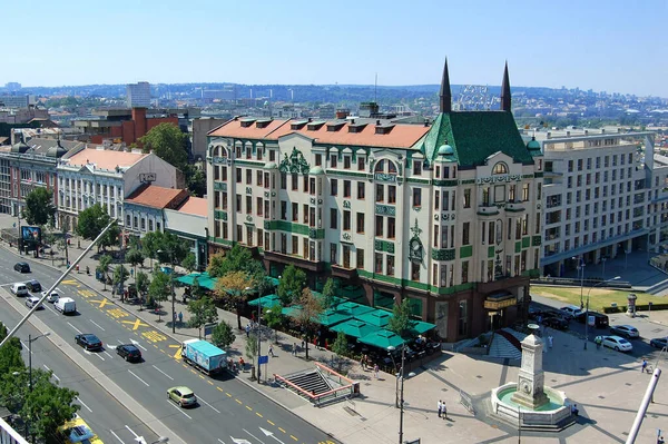 테르지 광장에 모스크바 호텔은 베오그라드에서 운영되고 호텔중 하나이다 — 스톡 사진