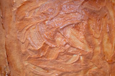 Sosu pizza hamuruna sür. Adım adım, ev yapımı pizza yapma talimatı. Adım 2. Yukarıdan görüntüle