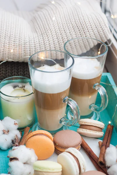 Turquoise Breakfast Tray Two Cups Latte Macchiato Macarons Cotton Flowers — Stock Photo, Image