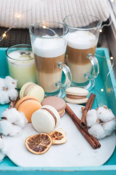 Turquoise Breakfast Tray Two Cups Latte Macchiato Macarons Cotton Flowers — Stock Photo, Image