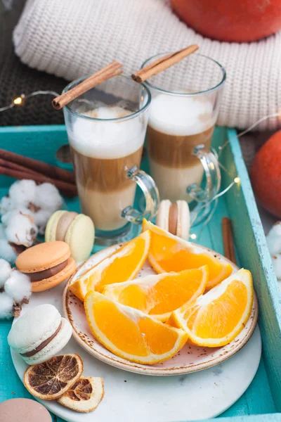 Two Cups Latte Macchiato Turquoise Tray Plate Grated Oranges Macarons — Stock Photo, Image