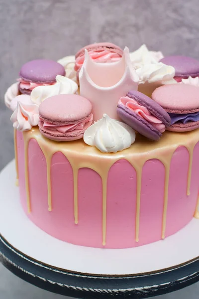 Gâteau Rose Anniversaire Pour Une Petite Fille Avec Couronne Fondante — Photo