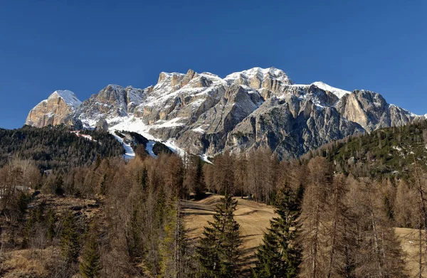 Zimowy krajobraz Dolomitów, Włochy w pobliżu Cortina dampezzo — Zdjęcie stockowe