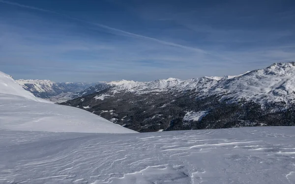 Malerischer Blick über die Alpen im Skigebiet ulfes, Österreich, im Winter. — Stockfoto