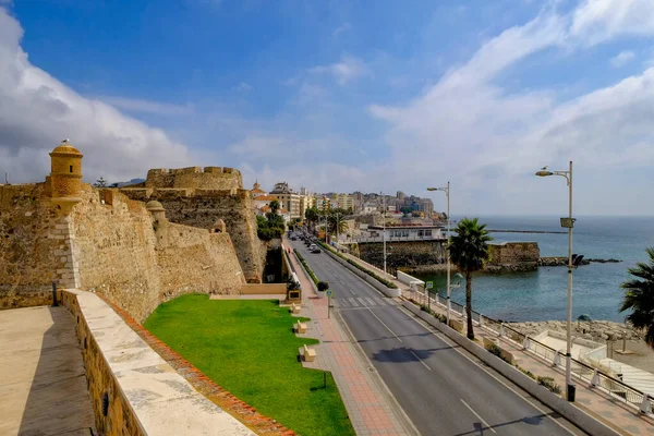 Ceuta, España. Las Murallas Reales de Ceuta son una línea de fortificación en Ceuta, una ciudad autónoma española en el norte de África. Las paredes datan de 962 . —  Fotos de Stock